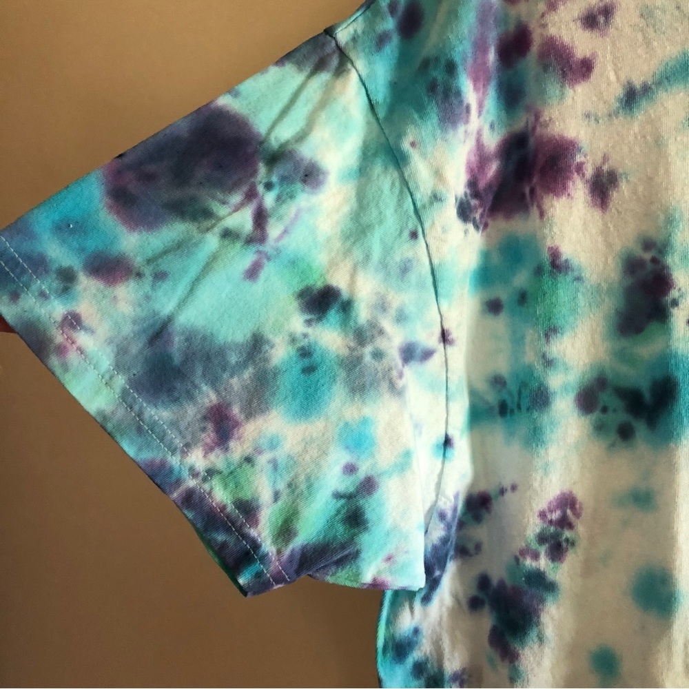Handmade Hanes Comfort Soft Blue and Purple Crumple Tie-Dye Short Sleeve Shirt - Picture 3 of 4